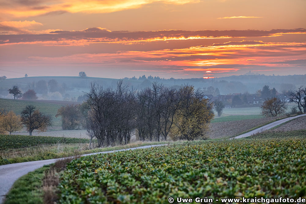 Dunstiger Sonnenuntergang bei Ehrstädt